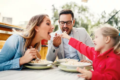 13 Ideas for Taking Choosy Eaters Out + Child-Pleasant Eating places